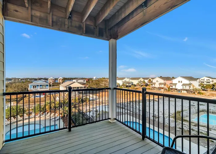 Holiday home Lemonade Stand By Gsvr - Spacious Beachside Getaway With Pool & Living Areas - Free Activities And Golf