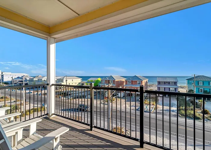 Holiday home Lemonade Stand By Gsvr - Spacious Beachside Getaway With Pool & Living Areas - Free Activities And Golf