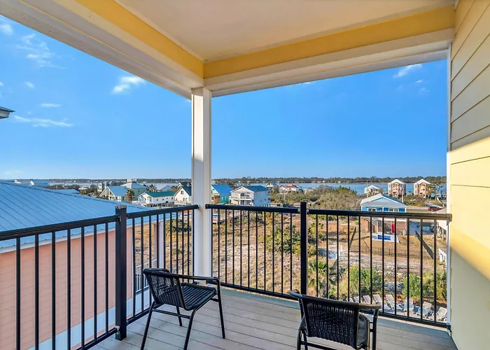 Holiday home Lemonade Stand By Gsvr - Spacious Beachside Getaway With Pool & Living Areas - Free Activities And Golf